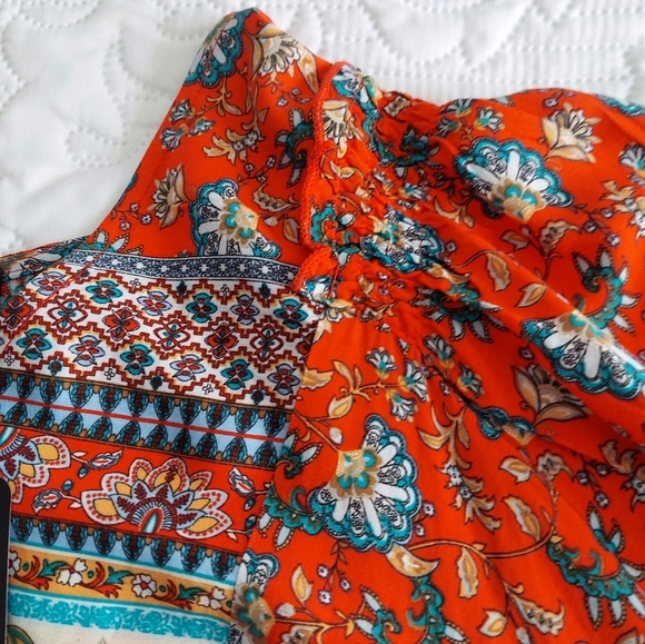 GiGiO Balloon Sleeve Hi-Low Tunic Top with Pockets - Picture 12 of 15